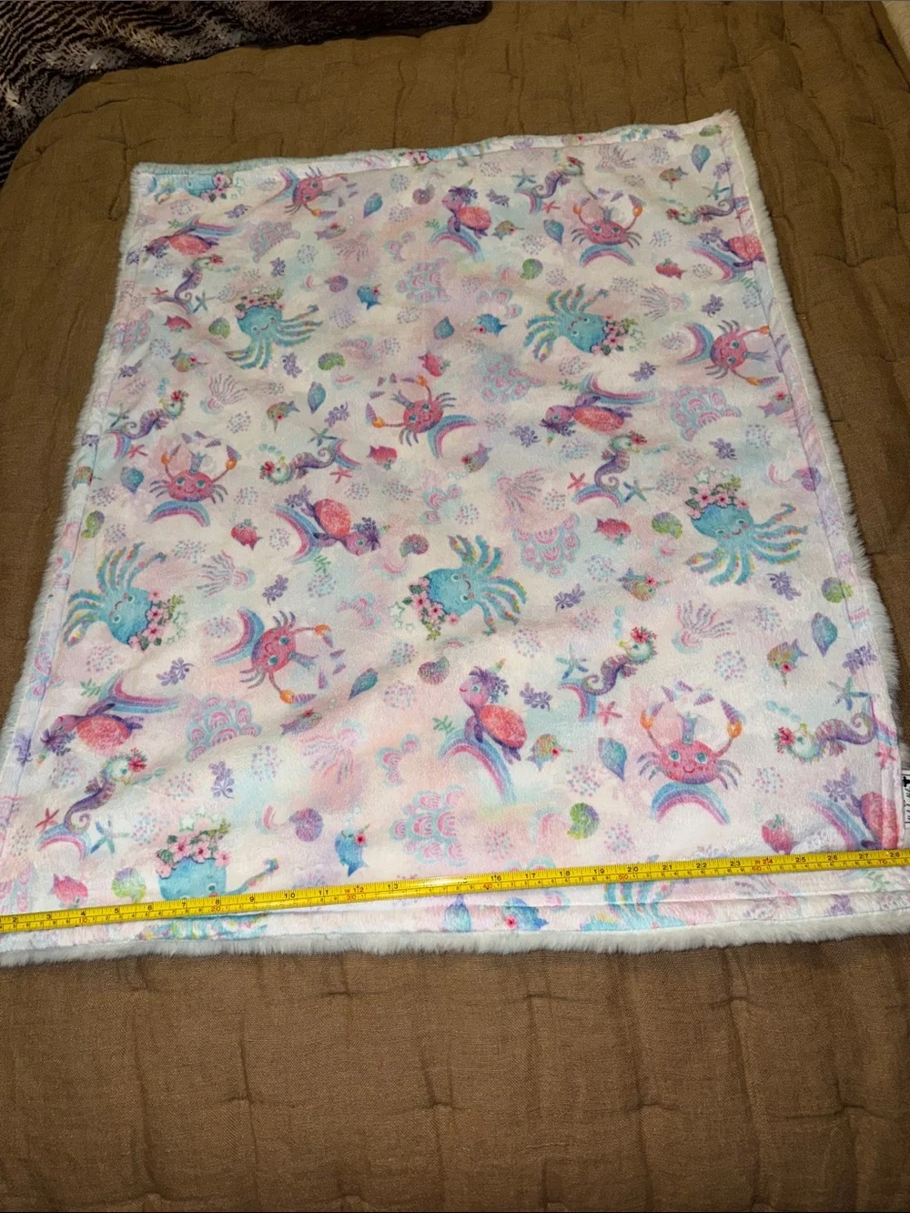 Pastel Sea Creatures Plush Throw Blanket - White & Multi
